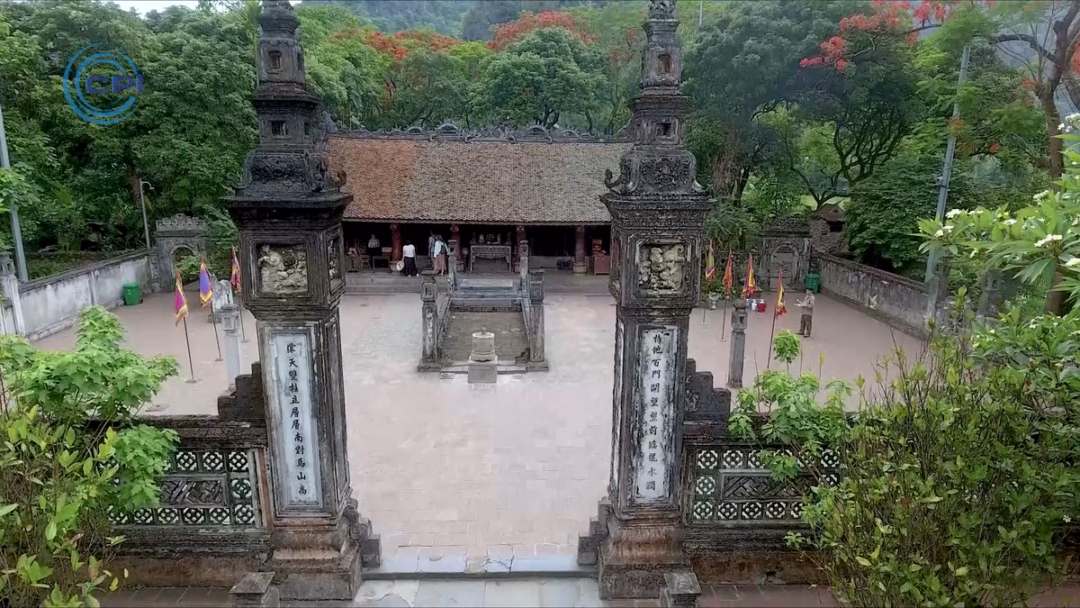Doanh nhân trẻ mang niềm vui đến với trẻ em và người dân khó khăn tại Gia Lai và Đồng Nai Ghé thăm đền thờ Vua Đinh Tiên Hoàng