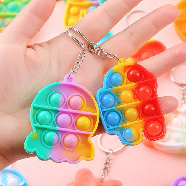 Móc Khóa Pop It Có Thực Sự Tốt Cho Trẻ Em? Những Điều Phụ Huynh Cần Biết Trước Khi Mua