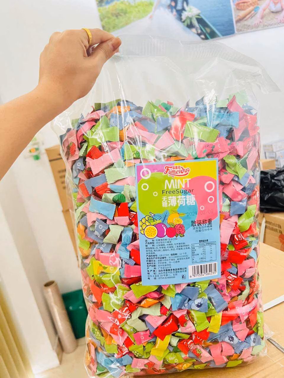 Làm thế nào để chọn kẹo trái cây không đường phù hợp cho bé yêu trong mùa hè?