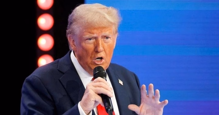 Quân đội trong mơ: Mỹ ấp ủ tham vọng chưa từng có kể từ sau Thế chiến II - 1 Donald Trump tại một buổi họp báo, ảnh Reuters