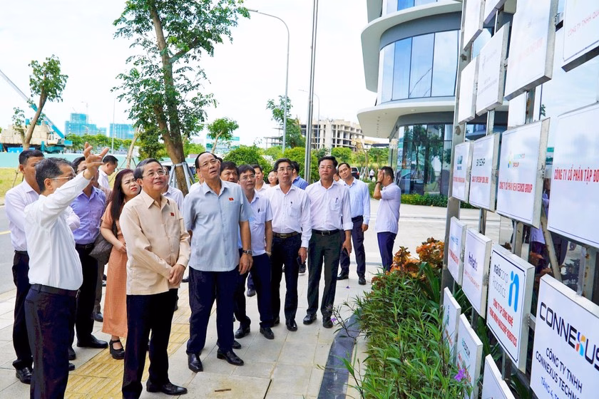 Doanh nghiệp đầu tư vào Công viên phần mềm số 2 Bí thư Thành ủy Đà Nẵng Nguyễn Văn Quảng giới thiệu về doanh nghiệp đầu tư