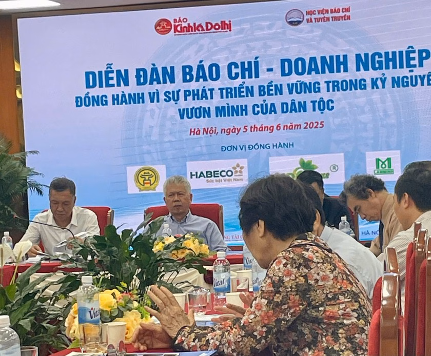 Các đại biểu tham dự Diễn đàn Các đại biểu tham dự Diễn đàn
