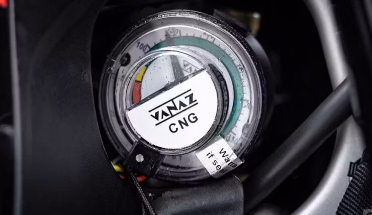 Bajaj ra mắt xe máy chạy CNG đầu tiên thế giới Xe máy chạy khí nén thiên nhiên đầu tiên thế giới có gì đặc biệt? - 4