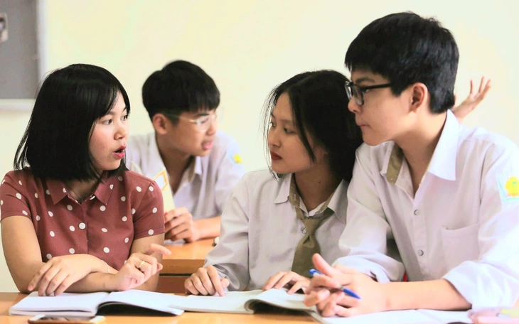 Đề xuất chính sách mới: Giáo viên được hưởng phụ cấp và lương đặc thù Đột phá về tiền lương cho giáo viên - Ảnh 2.