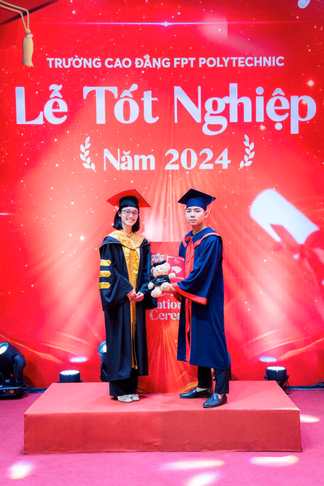 Gen Z kiếm 20 triệu đồng/tháng: Không phải là mơ mộng nhưng cần tư duy cầu tiến Khương Trung Kiên (bên trái) là cựu sinh viên ngành Thiết kế đồ họa của Trường Cao đẳng FPT Polytechnic (Ảnh: Nhân vật cung cấp).