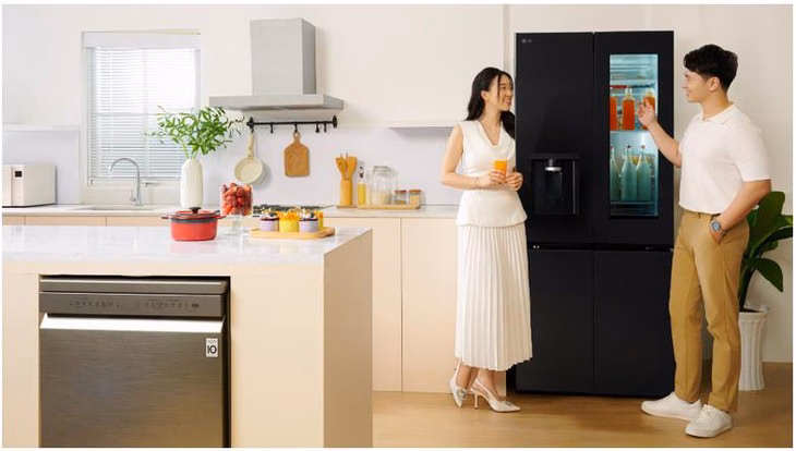 LG ra mắt giải pháp nhà bếp thông minh đáp ứng thói quen người Việt Tủ lạnh LG InstaViewTM cho phép tìm món nhanh chóng mà không cần mở tủ - Ảnh: DNCC