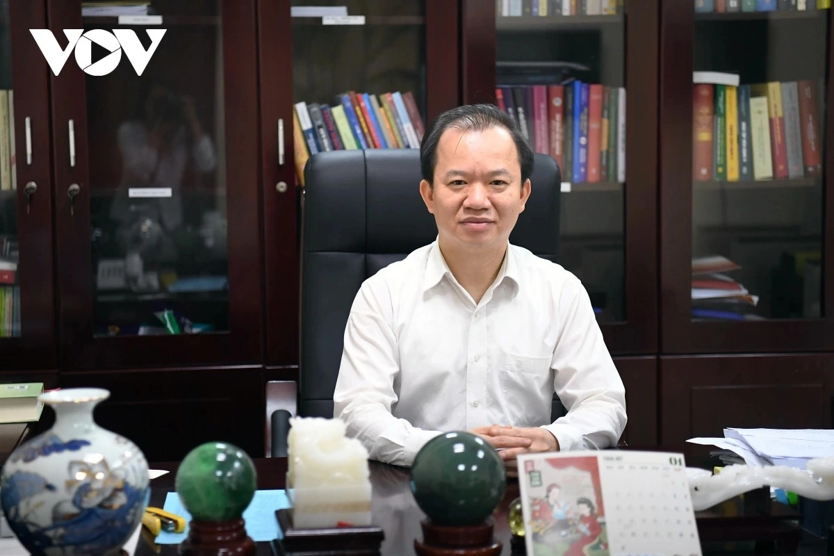 Nghệ sĩ và vòng xoáy nghiện ngập: Cần môi trường nghệ thuật lành mạnh PGS.TS Bùi Hoài Sơn - Ủy viên chuyên trách Ủy ban Văn hóa và Xã hội của Quốc hội