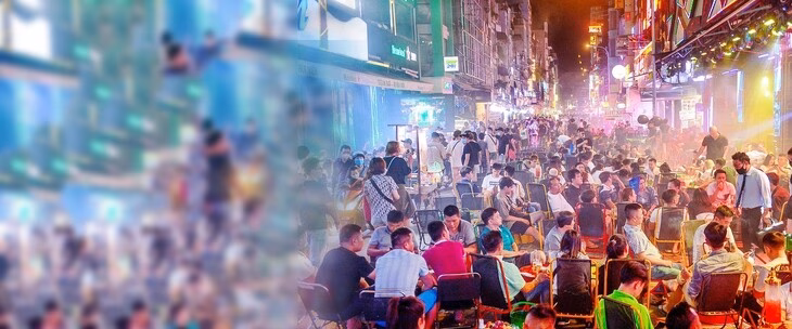 Phố đi bộ Bùi Viện cần ‘phẫu thuật’ để trở lại sôi động Phố tây Bùi Viện là một điểm vui chơi náo nhiệt về đêm tại TP.HCM - Ảnh: T.T.D.