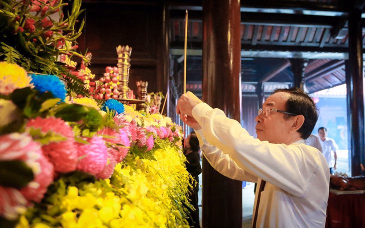 Bí thư Quảng Ngãi đi dọc biên giới thăm gia đình thương binh, liệt sĩ - Ảnh 2.
