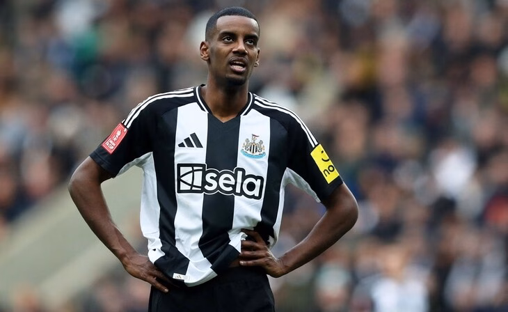 Tiền đạo ngôi sao của Newcastle úp kế hoạch ra đi với điều kiện lương khủng Đòn giáng nặng nề vào Newcastle - Ảnh 2.