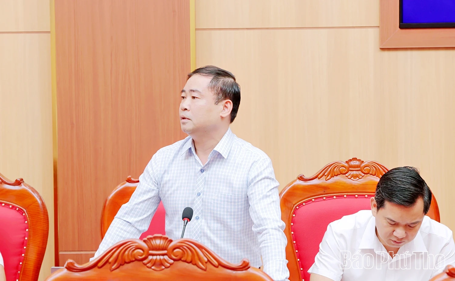 Đại diện lãnh đạo Bệnh viện đa khoa Hòa Bình phát biểu tại hội nghị.