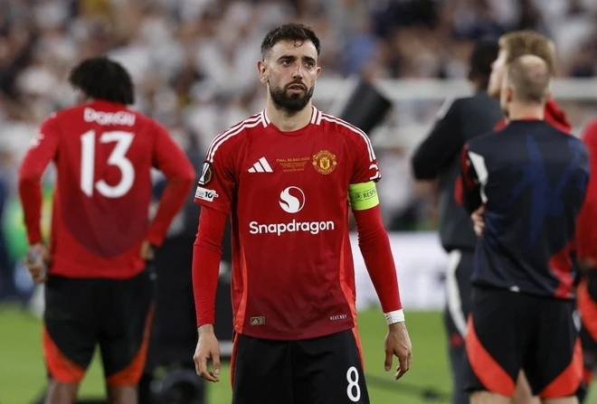 Son Heung-min từ chối đội bóng Arab Saudi, lựa chọn sang Mỹ
Cầu thủ MU chết lặng sau trận thua Tottenham Rạng sáng 22/5, MU nhận thất bại cay đắng 0-1 trước Tottenham trong trận chung kết Europa League. Sau tiếng còi mãn cuộc, các cầu thủ MU chết lặng, đứng chôn chân giữa sân.