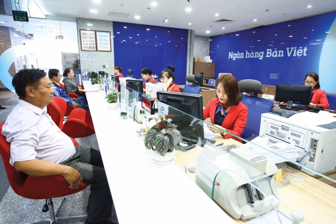 C&aacute;n bộ NHNN điều h&agrave;nh ch&iacute;nh s&aacute;ch tiền tệ nhằm ổn định kinh tế vĩ m&ocirc;