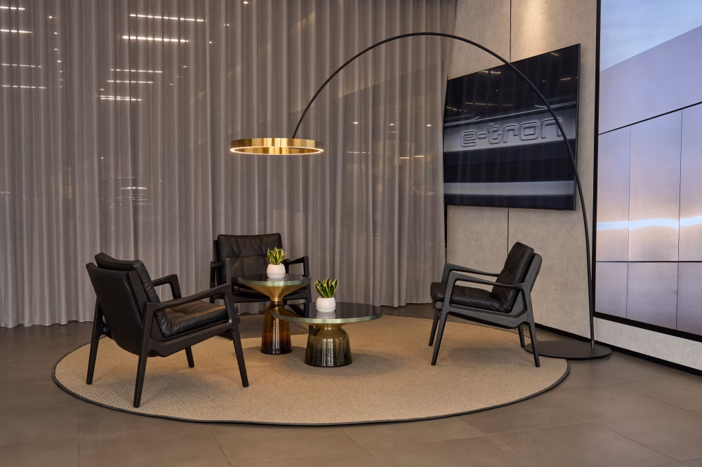 M&agrave;n h&igrave;nh video đa điểm trong showroom Progressive của Audi