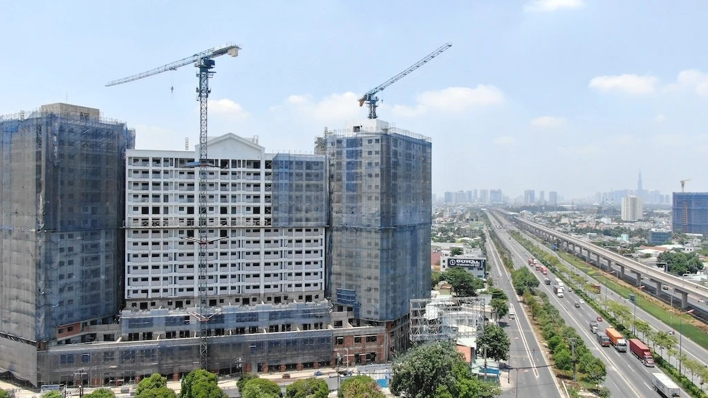 Bất động sản đất nền tăng mạnh, người mua chuộng khu vực ngoại thành Trong quý II/2025, giá bán sơ cấp căn hộ và nhà phố, biệt thự tại khu vực vệ tinh TP.HCM thiết lập mặt bằng mới.