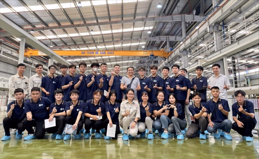 Ngành Logistics Công nghiệp: Cơ hội nghề nghiệp hấp dẫn trong thời kỳ toàn cầu hóa Nhiều hoạt động thực tiễn tại doanh nghiệp được tổ chức để sinh viên Trường Đại học Xây dựng Hà Nội có cơ hội tiếp cận môi trường làm việc chuyên nghiệp và hiểu rõ hơn về quy trình vận hành thực tế trong ngành. Ảnh: NVCC.