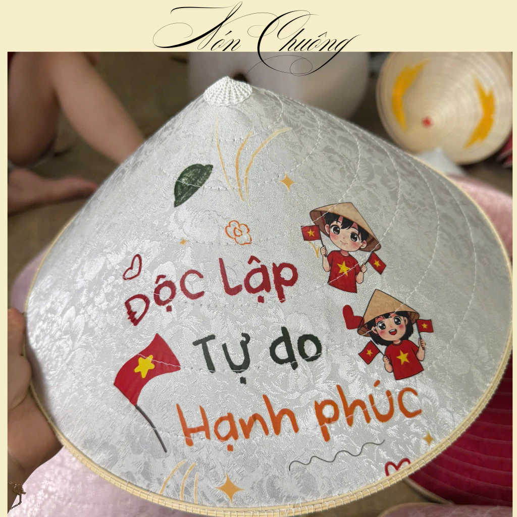 Mặc Nón Lá Lụa Bọc Gấm Trong Ngày Thống Nhất: Liệu Có Phải Là Lựa Chọn Hoàn Hảo Cho Phong Cách Của Bạn?