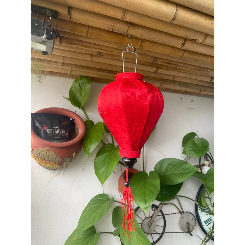 Lồng đèn Hội An – Bí quyết tạo không khí ấm cúng cho quán ăn và homestay của bạn không chỉ đơn giản là treo đèn lên