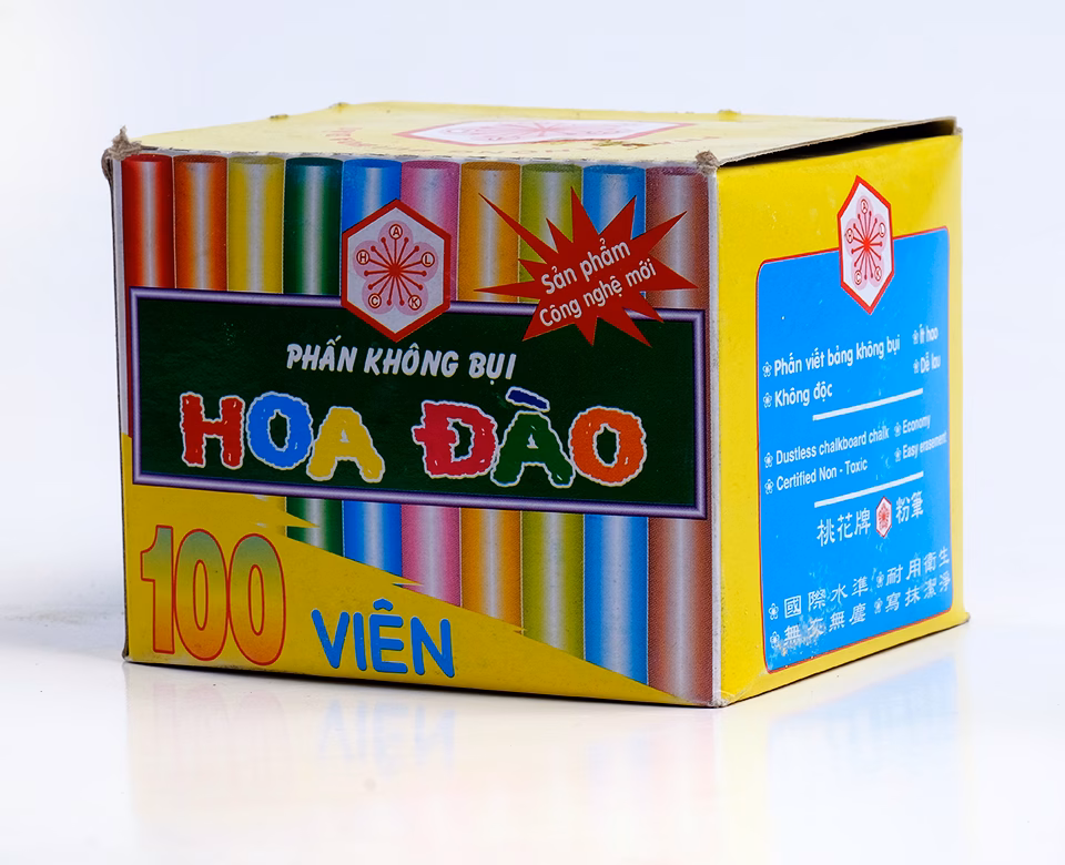 Làm thế nào để chọn phấn viết bảng phù hợp cho con học tiểu học mà không bị vỡ hoặc bụi phấn?