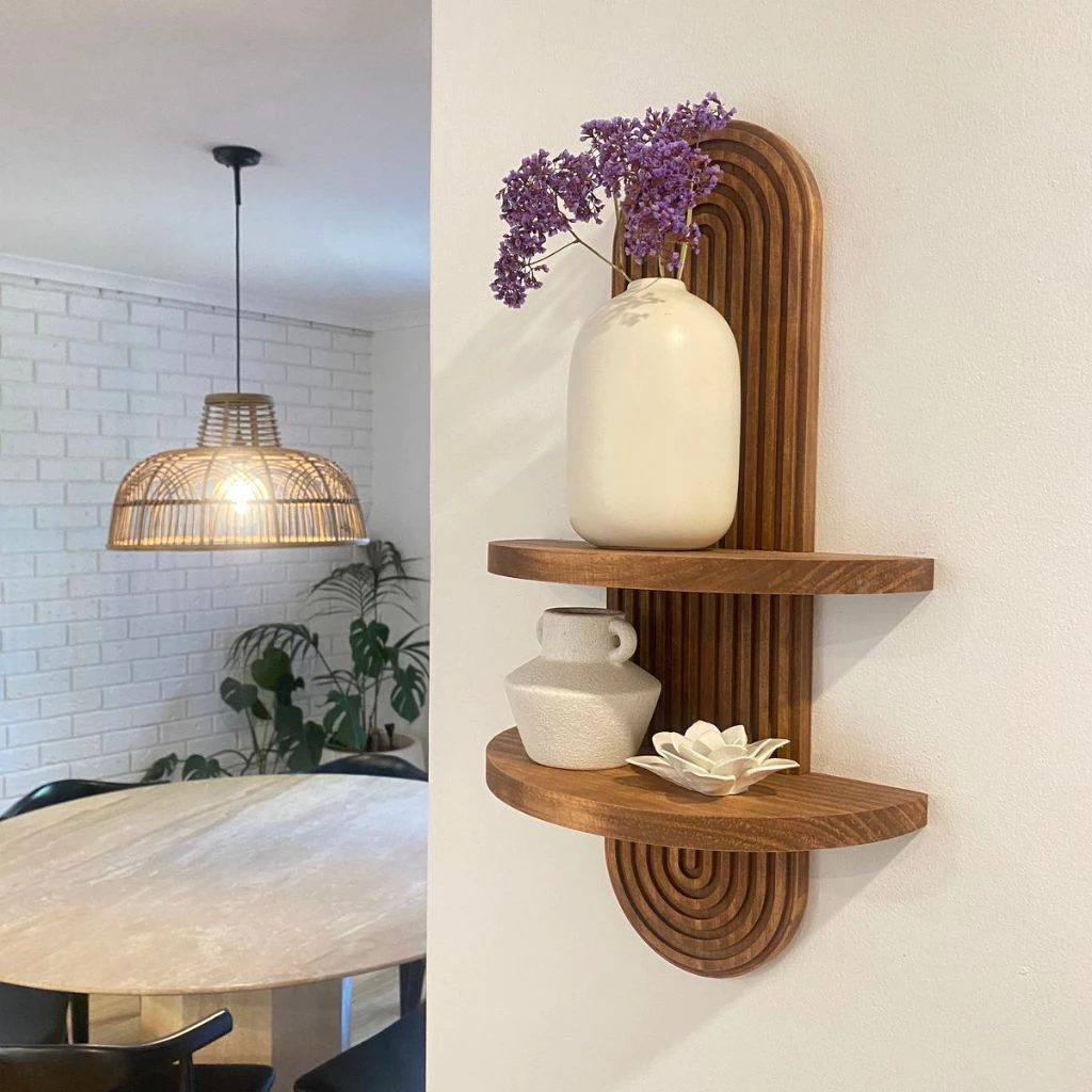 Làm thế nào để chọn kệ gỗ decor treo tường phù hợp với không gian nhà mà không làm rối mắt?