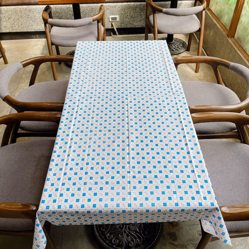 Làm thế nào để chọn khăn trải bàn nhựa PVC phù hợp cho bữa tiệc ngoài trời?