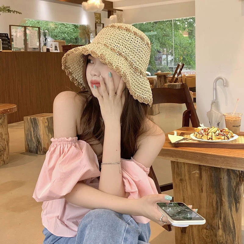 Mũ cói đi biển – Bí quyết giúp bạn gái tự tin tận hưởng mùa hè mà không lo bị phai màu