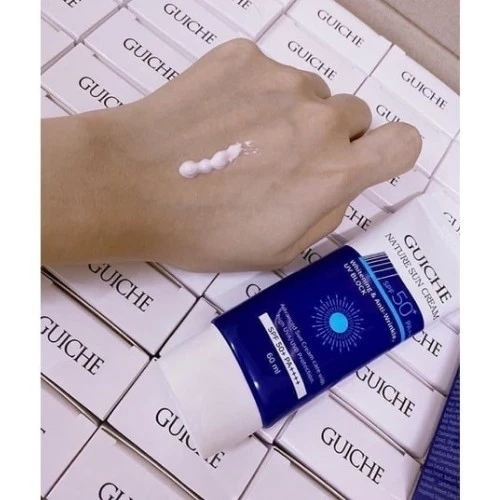 Tôi đã bỏ qua bước kiềm dầu khi chọn kem chống nắng và đây là điều xảy ra với làn da của tôi