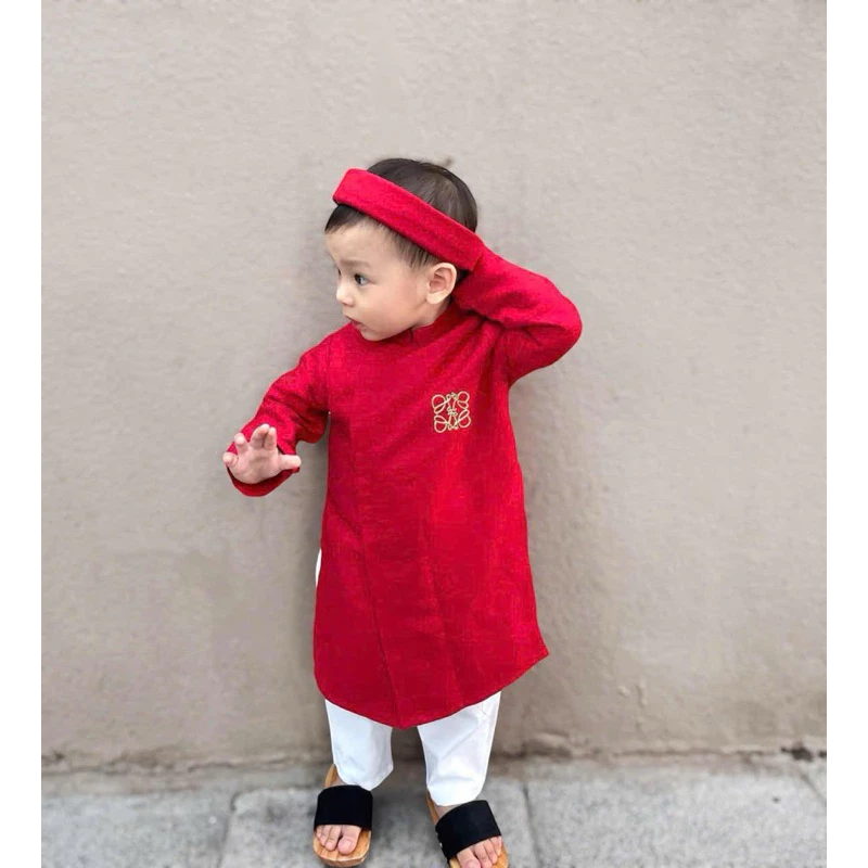 Mặc áo dài tết cho con nhỏ mà không kèm mấn có ổn không?