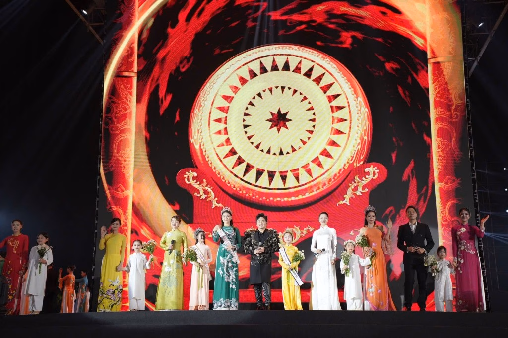 Lễ khai mạc rực rỡ Festival Thăng Long 2025