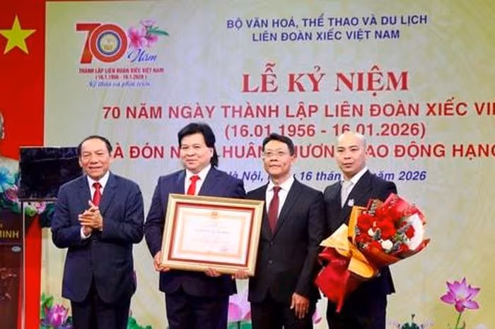 Liên đoàn Xiếc Việt Nam nhận Huân chương Lao động hạng Nhất kỷ niệm 70 năm thành lập