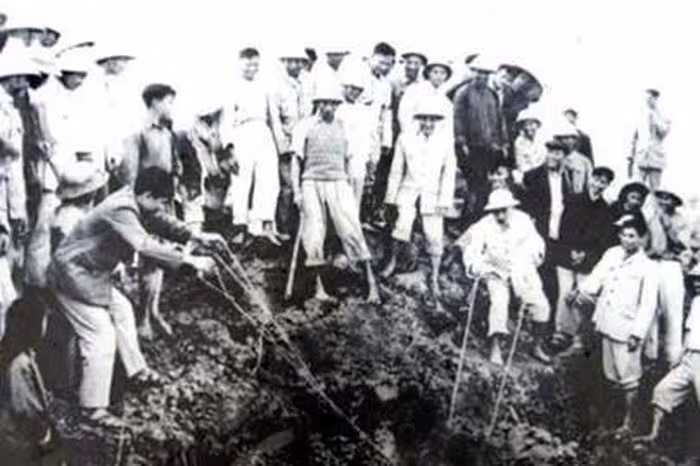 Ngày 12/1: Bác Hồ tát nước, thắng Nậm Bạc, khai sinh hàng không