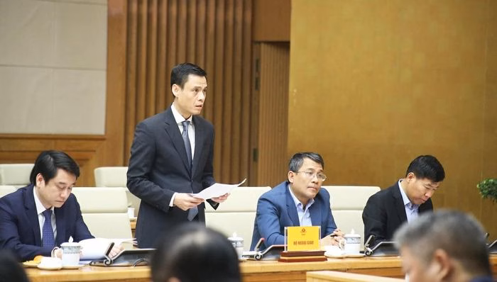 Thứ trưởng Ngoại giao Đặng Ho&agrave;ng Giang b&aacute;o c&aacute;o