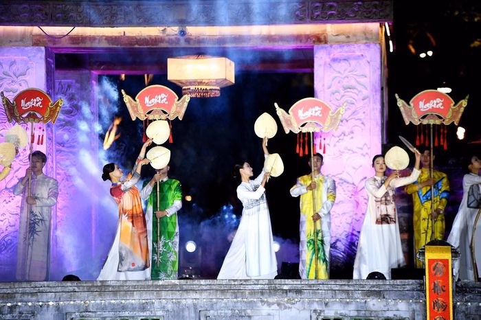 Tiết mục nghệ thuật tại chương tr&igrave;nh