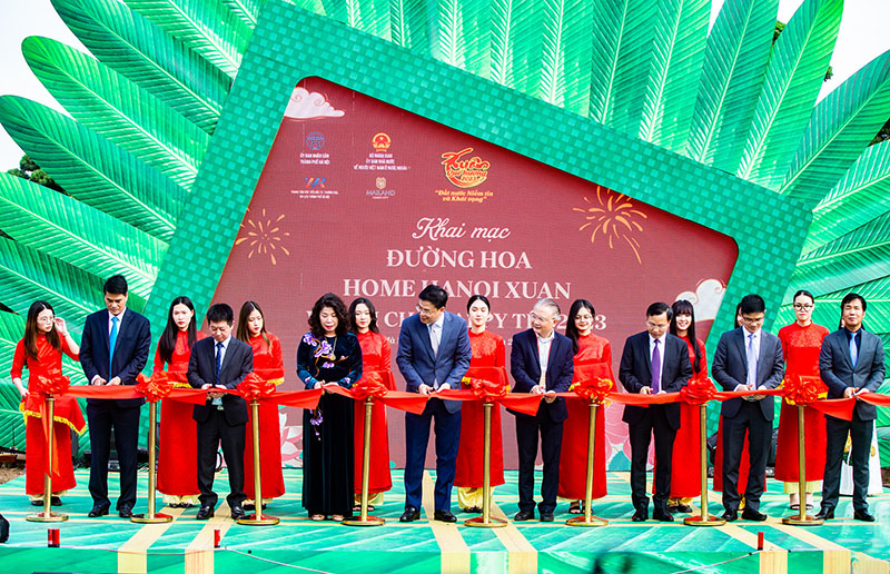 Happy Tết diệu kỳ trên đường hoa Home Hanoi Xuan 2023