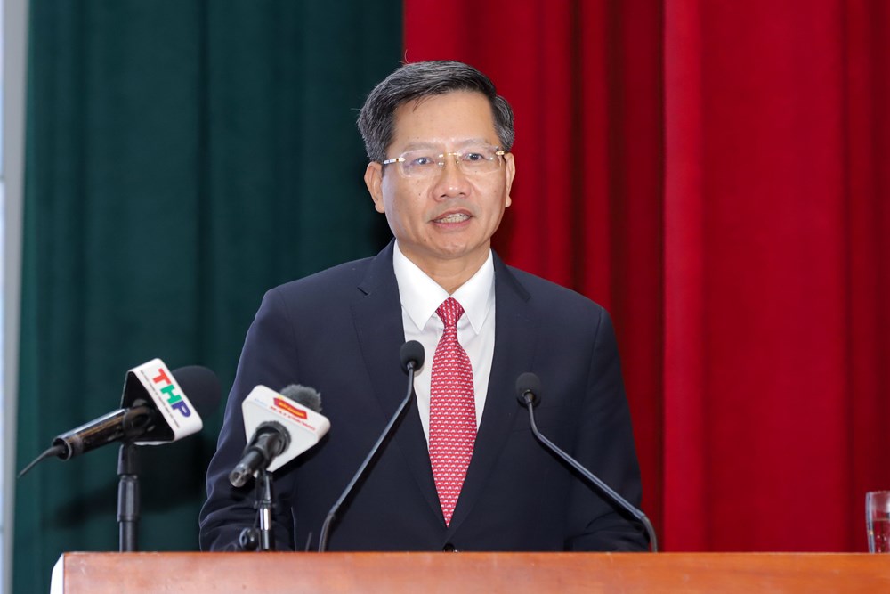 Ông Lê Anh Quân, Phó Chủ tịch Thường trực UBND TP.Hải Phòng công bố các quyết định của UBND thành phố về giao chỉ tiêu kế hoạch phát triển KTXH năm 2023
