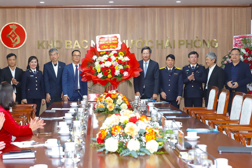Phó Chủ tịch thường trực UBND Thành phố thăm, động viên tại Kho bạc nhà nước Hải Phòng