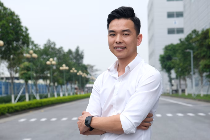 Trần Đức Hai, quản lý sản xuất tại công ty cung cấp kính cho màn hình của Apple Trần Đức Hai, quản lý sản xuất tại công ty cung cấp kính cho màn hình của Apple
