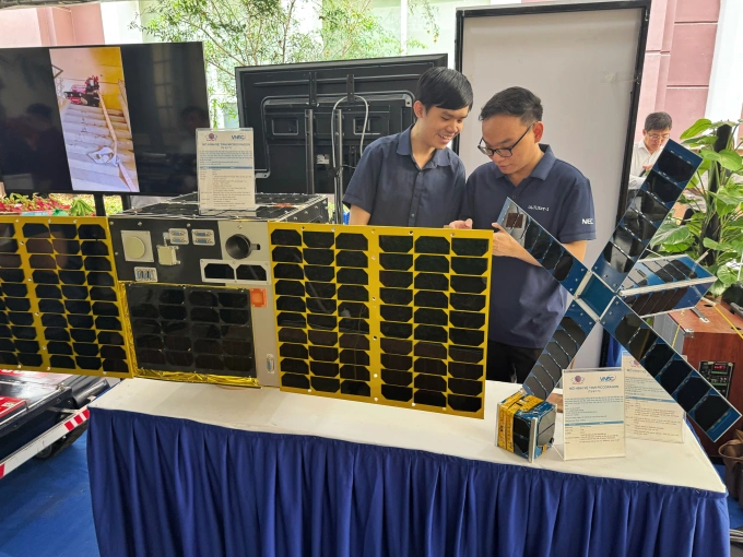 Mô hình vệ tinh tại Ngày hội Khoa học và Công nghệ 2025 Loạt mô hình vệ tinh MicroDragon, NanoDragon, PicoDragon của Trung tâm Vũ trụ Việt Nam trưng bày tại Ngày hội Khoa học và Công nghệ 2025