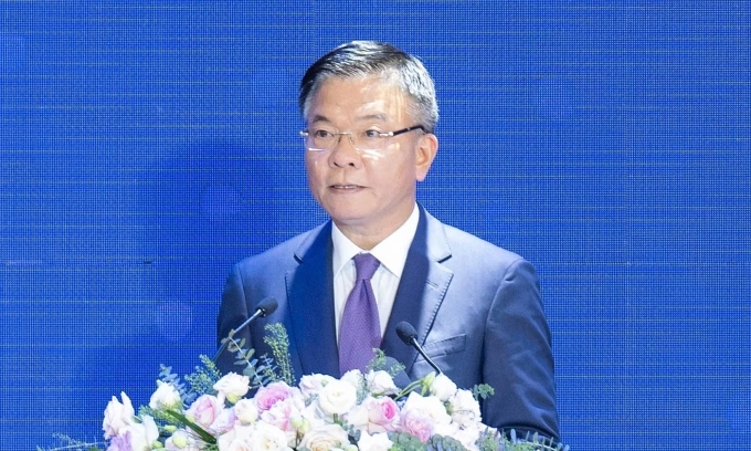 Phó thủ tướng Lê Thành Long Phó thủ tướng Lê Thành Long phát biểu tại diễn đàn