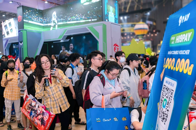 Gian hàng 9Pay tại GameVerse 2025 Hàng dài bạn trẻ chờ đợi tại gian hàng 9Pay