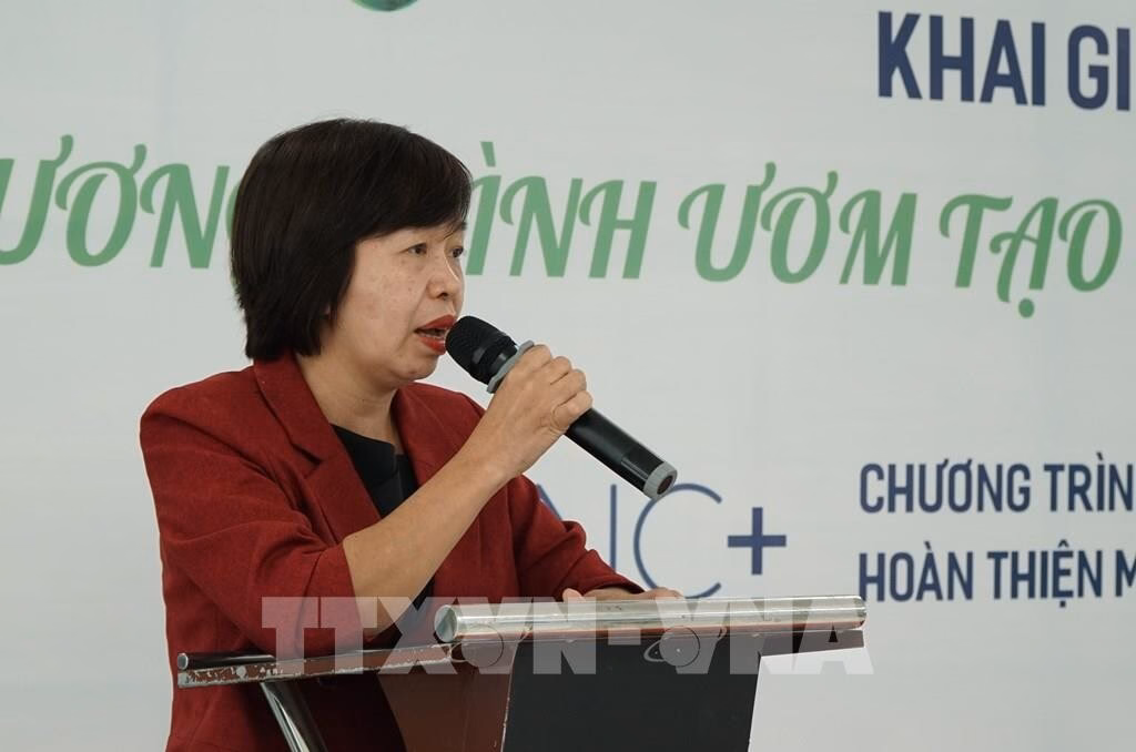 5 dự án khởi nghiệp xuất sắc được ươm tạo đổi mới sáng tạo tại Đà Nẵng Đại diện dự án khởi nghiệp Enfue giới thiệu về dự án. Ảnh: Quốc Dũng - TTXVN