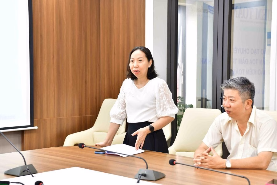 Báo Kiểm toán tổ chức đào tạo kỹ năng dẫn chương trình truyền hình Đại diện Công ty Laika, MC Kim Nguyên Bảo phát biểu khai mạc lớp đào tạo