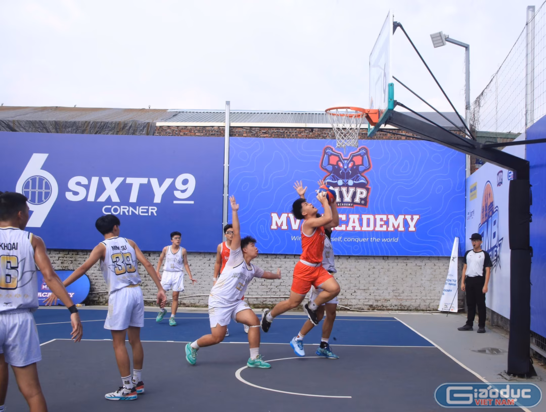 Đội bóng rổ Nguyễn Trãi thắng nghẹt thở Kim Liên trong trận mở màn U18 nam GMB League 2025