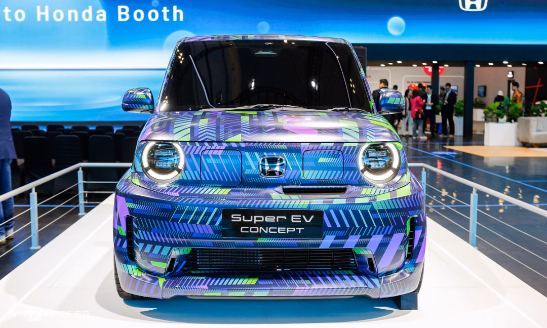 Super EV Concept là phiên bản xem trước cho sự trở lại của Honda e. Trước đó, cuối năm 2024, hãng xe Nhật Bản dừng bán ôtô điện vì ế khách ở Anh và châu Âu.