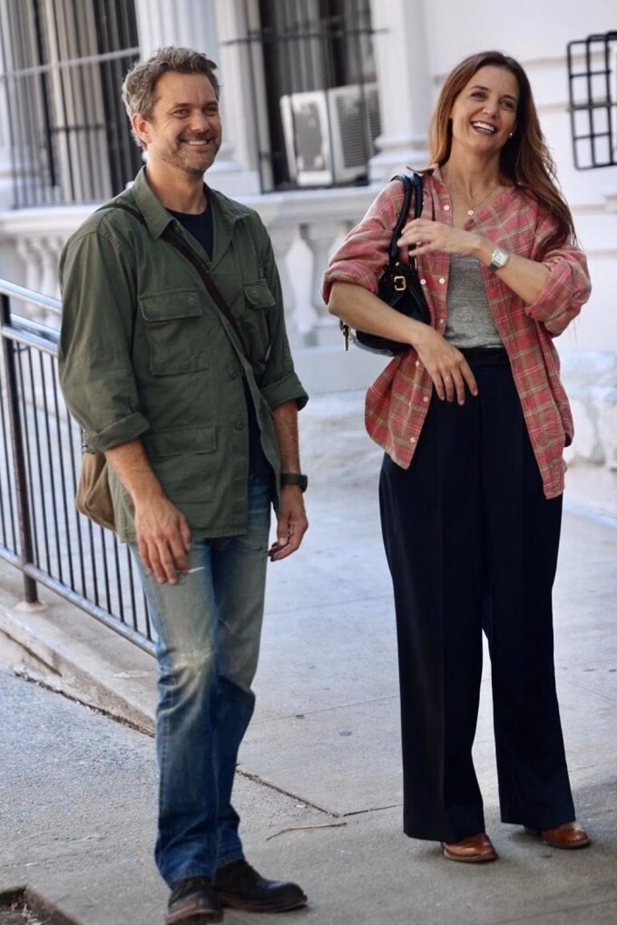Katie Holmes và Joshua Jackson tái hợp trên màn ảnh lớn Katie Holmes và bạn trai cũ Joshua Jackson trong hình quảng bá phim. Ảnh: Instagram Katie Holmes
