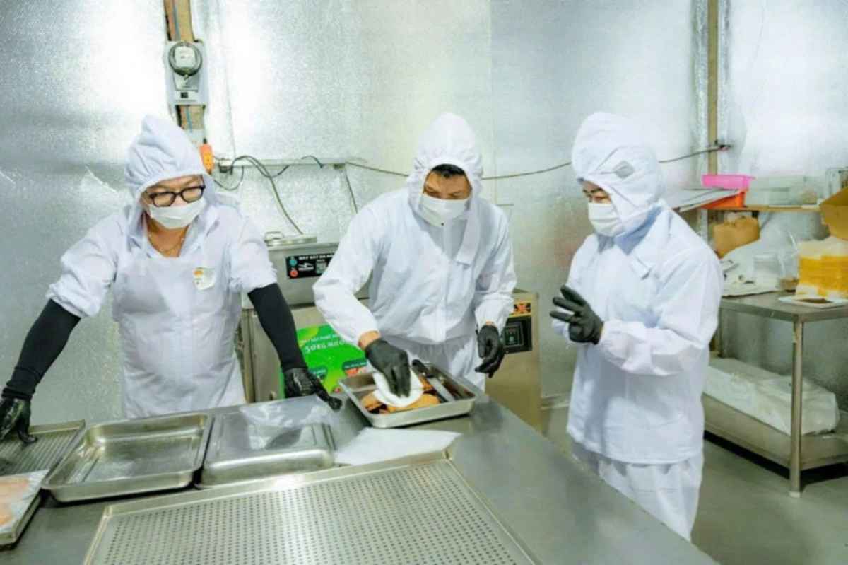 Khánh Hòa: Chuyển đổi số giúp nông sản tiếp cận thị trường nhanh hơn Quy trình sản xuất chả cá tại phường Bắc Nha Trang, tỉnh Khánh Hòa