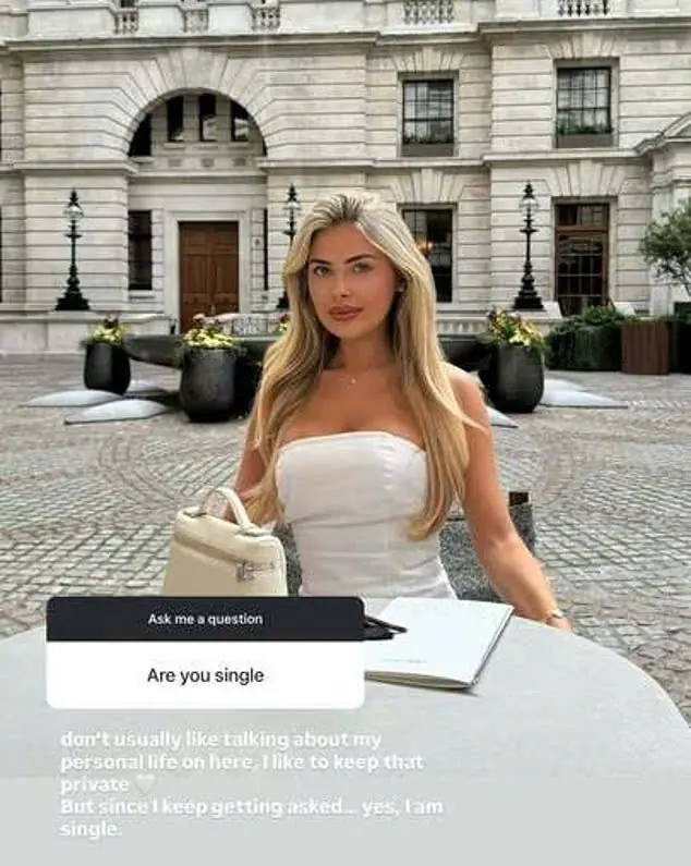 Tiền đạo mới của Chelsea chia tay bạn gái Bạn gái của Liam Delap xác nhận hai người đã chia tay trên Instagram. Ảnh: Dailymail