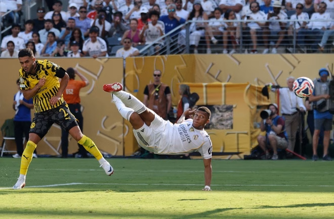 
Siêu phẩm của Mbappe trong ngày Real hạ Dortmund Rạng sáng 6/7, Real Madrid giành thắng 3-2 trước Dortmund ở tứ kết FIFA Club World Cup 2025™.