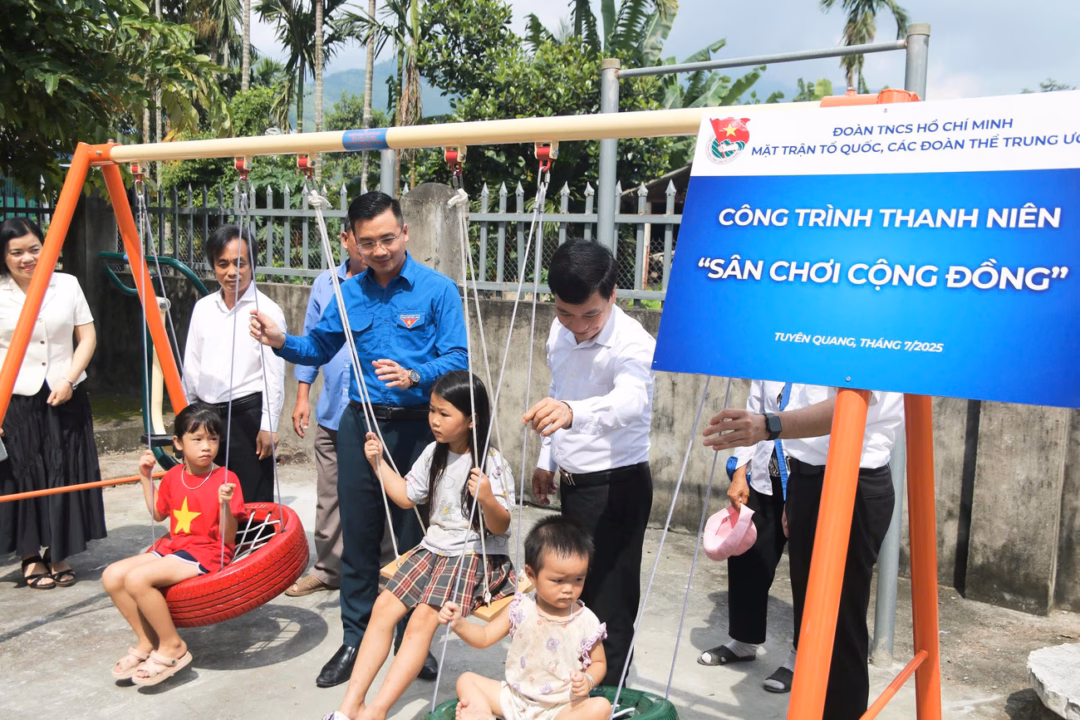 Trung ương tổ chức hành trình về nguồn và tri ân anh hùng liệt sĩ tại Tuyên Quang