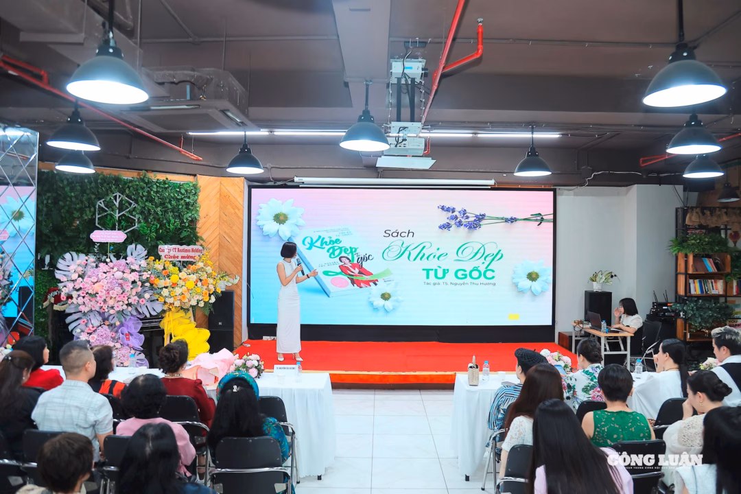 Quang cảnh sự kiện ra mắt sách "Khoẻ đẹp từ gốc" của TS. Nguyễn Thu Hương.